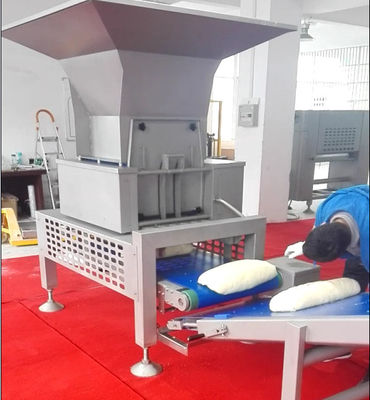 comprar Máquina enchida motor do fabricante de Paratha com o auto funil do corte por blocos da massa Fabricação em linha