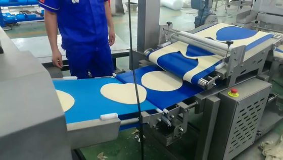 comprar Mínimo 2,5 milímetros de pizza automática da espessura que faz a base da pizza da máquina/a linha produção da crosta online manufacture