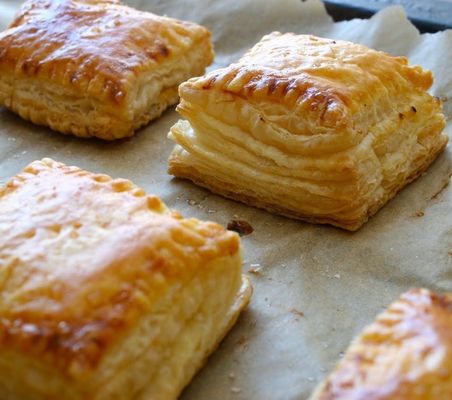 comprar Linha de produção industrial ajustável 35kw da pastelaria das camadas para a folha da massa de pastelaria Fabricação em linha