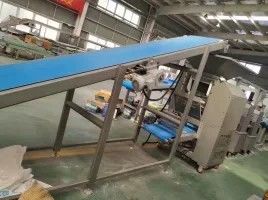 comprar a máquina do laminador da massa de 800mm costurou o equipamento de estratificação industrial Fabricação em linha