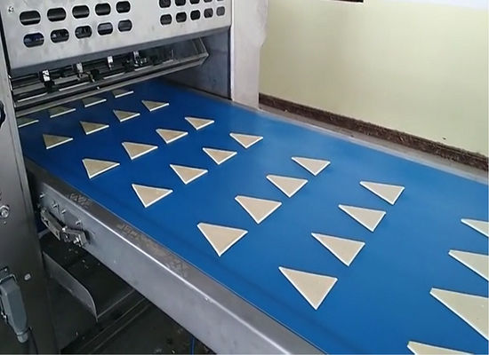 comprar Linha de produção semiautomática/totalmente automático do croissant da capacidade 3000-11000pcs/h para fazer os croissant 20g-120g Fabricação em linha